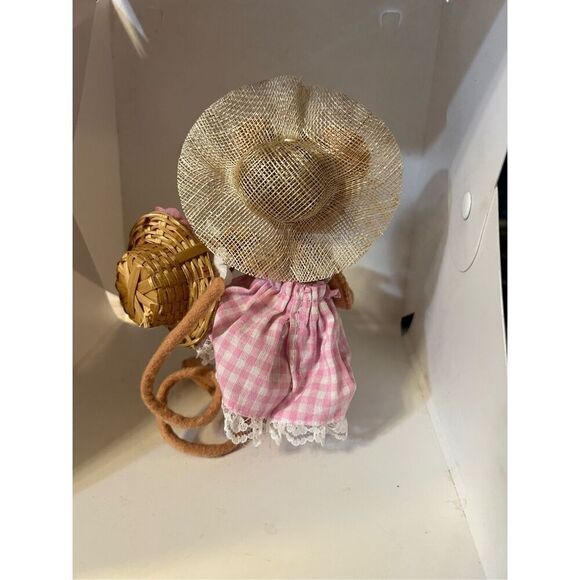 Annalee 2017 Springtime Easter Mouse 7” tall W/flowers - Picture 5 of 7